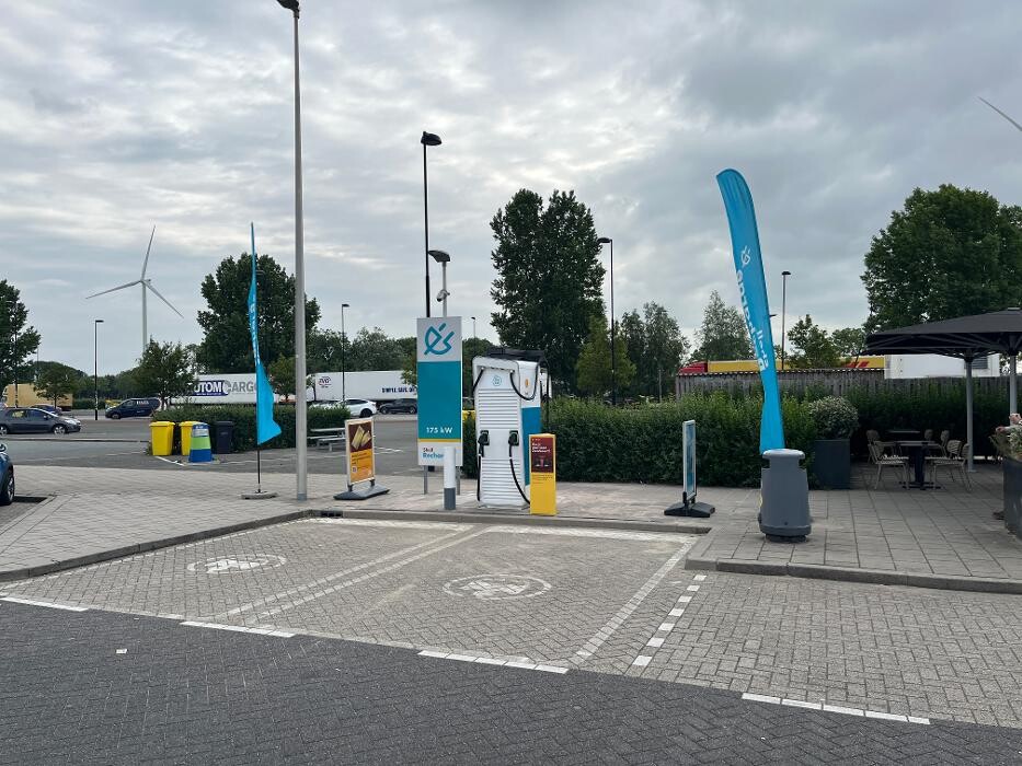 Foto's Shell Recharge Charging Station