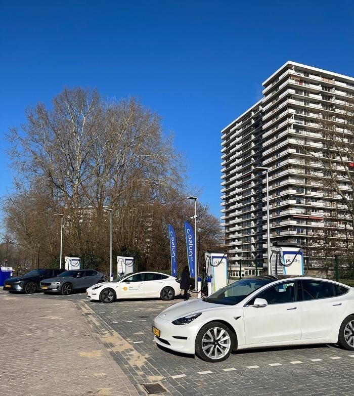 Foto's bp pulse laadstation