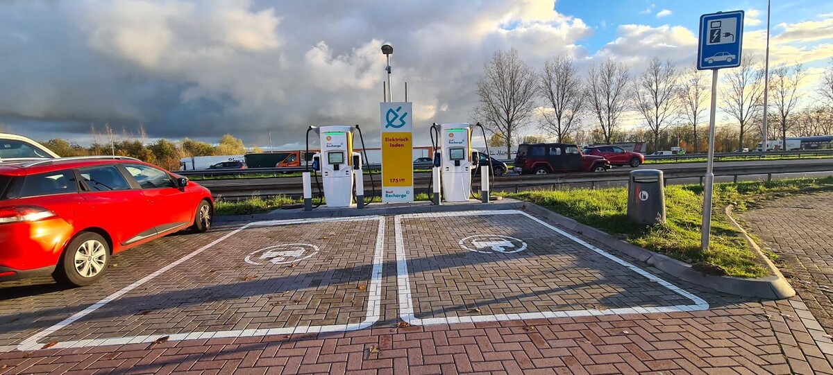 Foto's Shell Recharge Charging Station