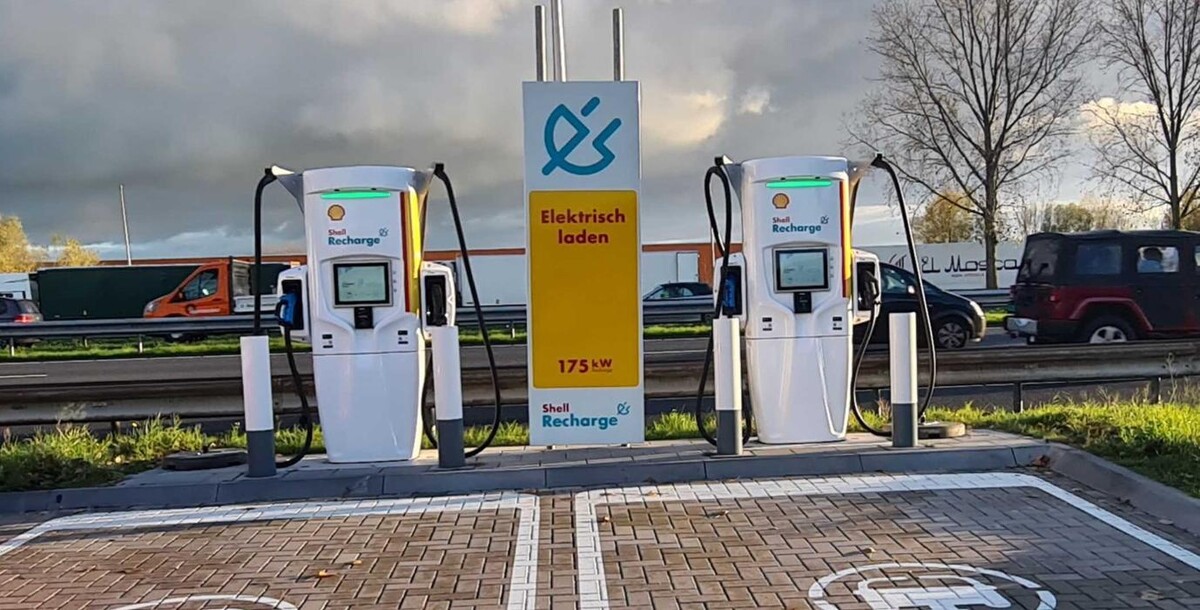 Foto's Shell Recharge Charging Station