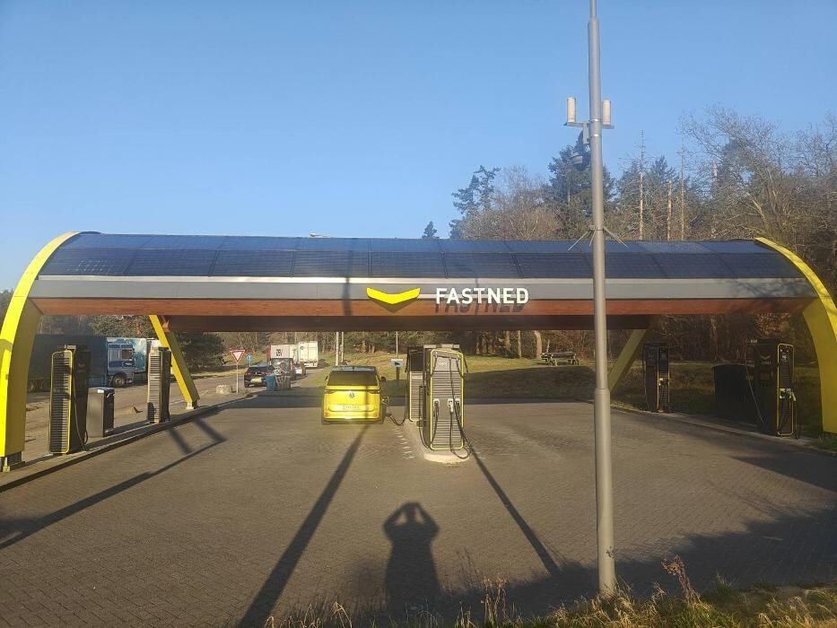 Foto's Fastned Charging Station