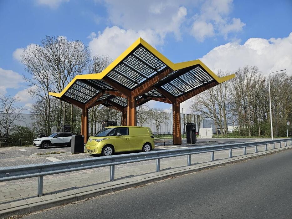 Foto's Fastned Charging Station