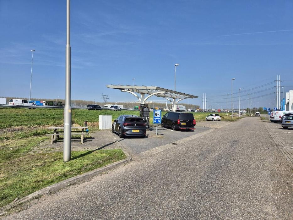 Foto's Fastned Charging Station