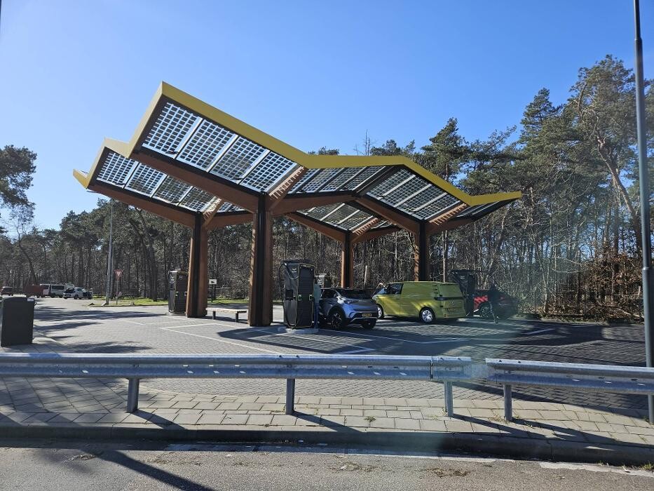 Foto's Fastned Charging Station