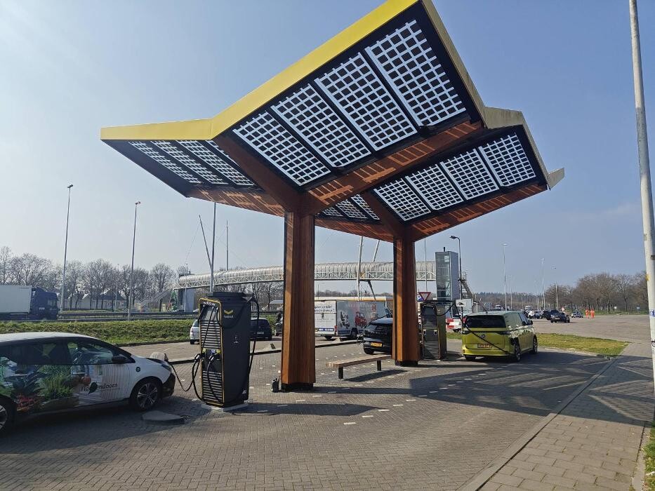 Foto's Fastned Charging Station