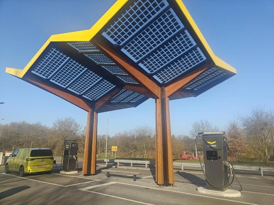 Foto's Fastned Charging Station
