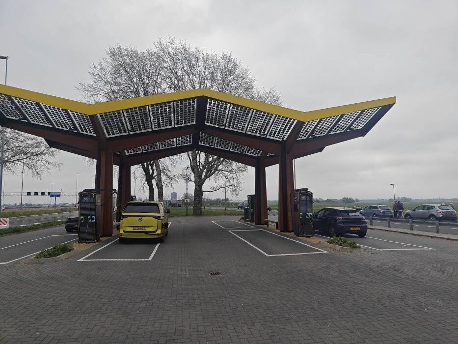 Foto's Fastned Charging Station