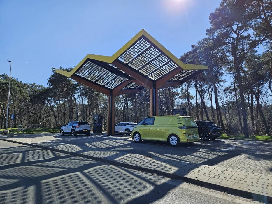 Foto's Fastned Charging Station