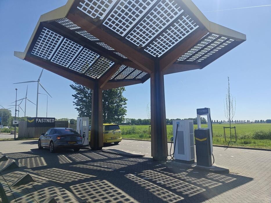 Foto's Fastned Charging Station