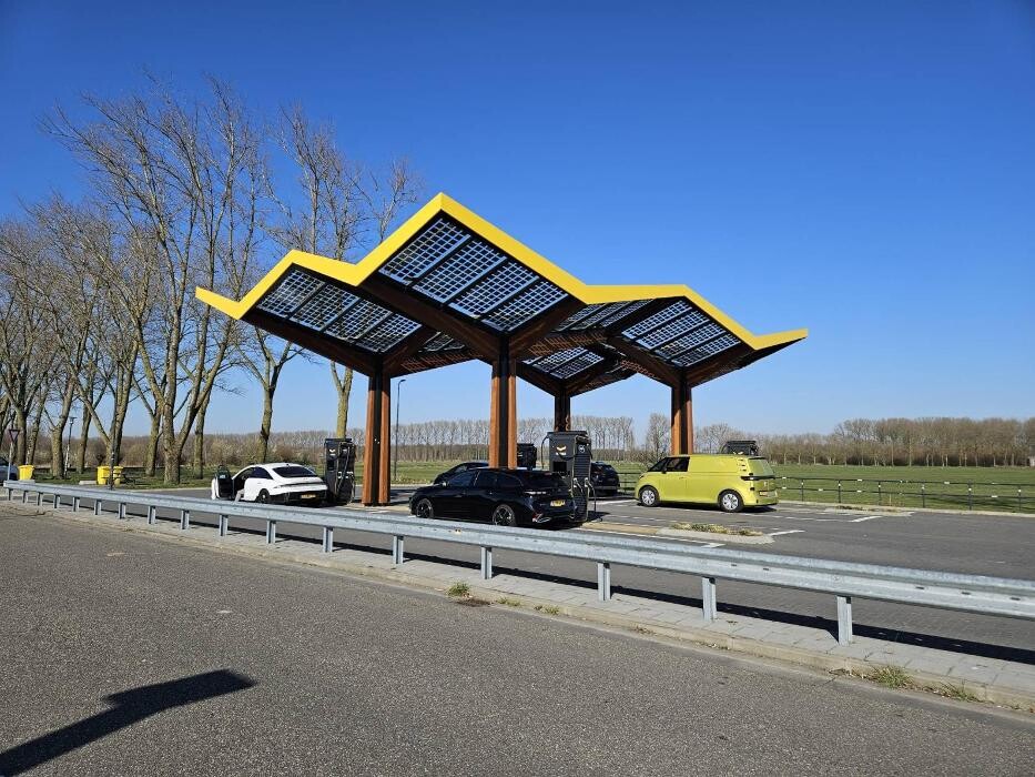 Foto's Fastned Charging Station
