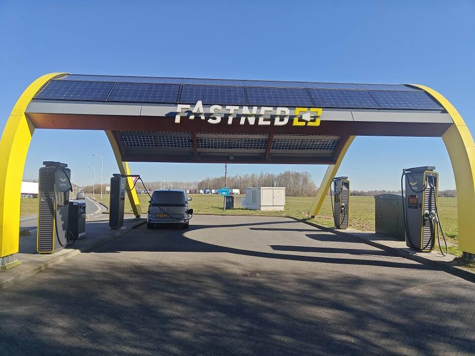 Foto's Fastned Charging Station