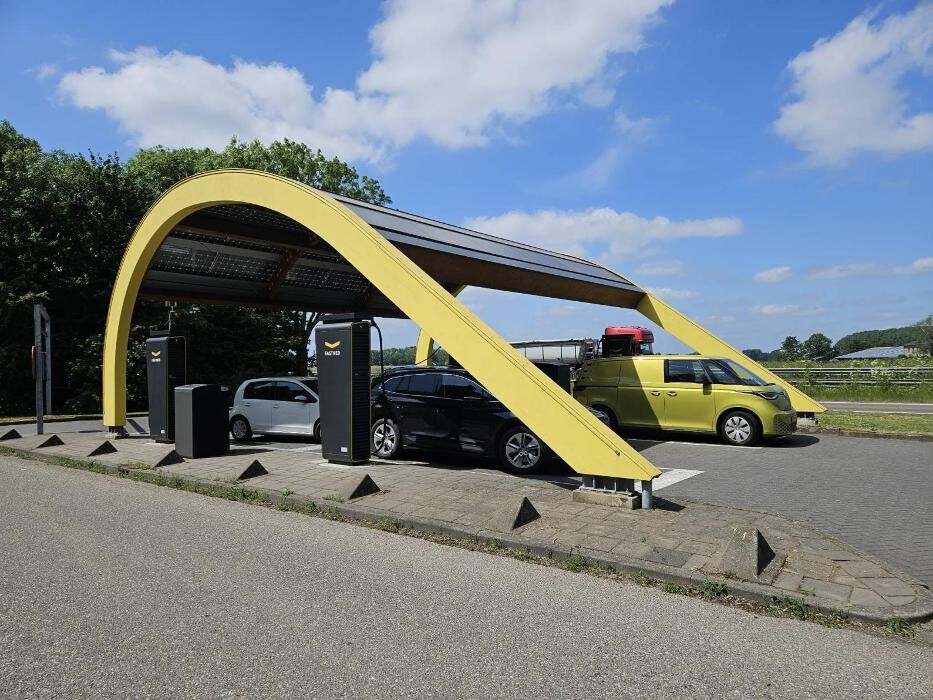 Foto's Fastned Charging Station