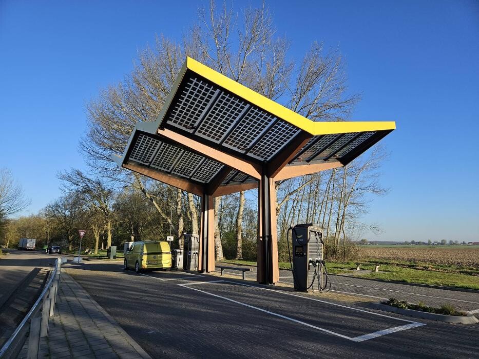 Foto's Fastned Charging Station