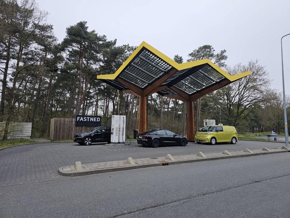 Foto's Fastned Charging Station