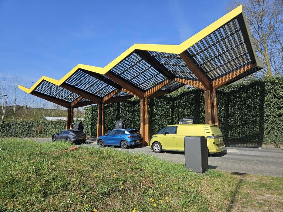 Foto's Fastned Charging Station