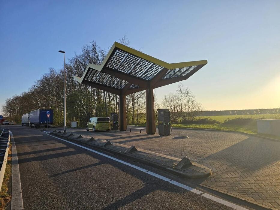 Foto's Fastned Charging Station