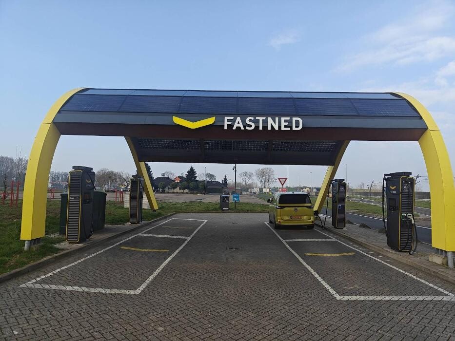 Foto's Fastned Charging Station