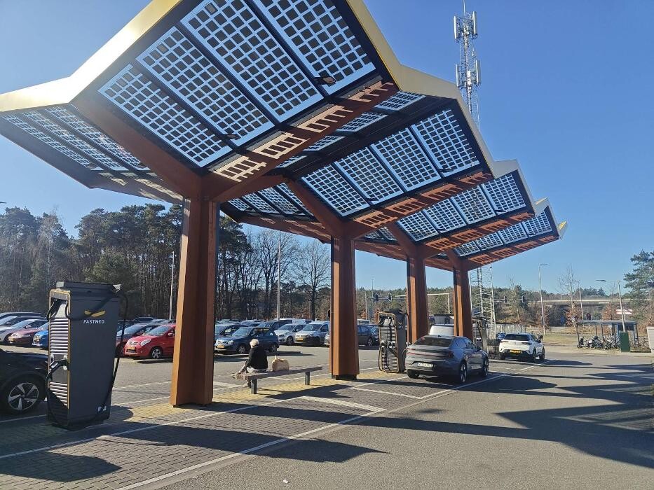 Foto's Fastned Charging Station