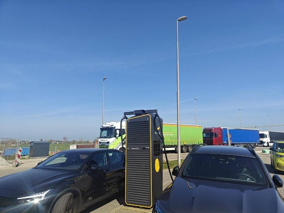 Foto's Fastned Charging Station