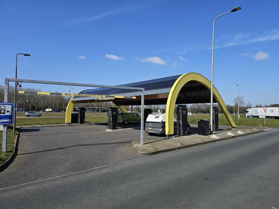 Foto's Fastned Charging Station