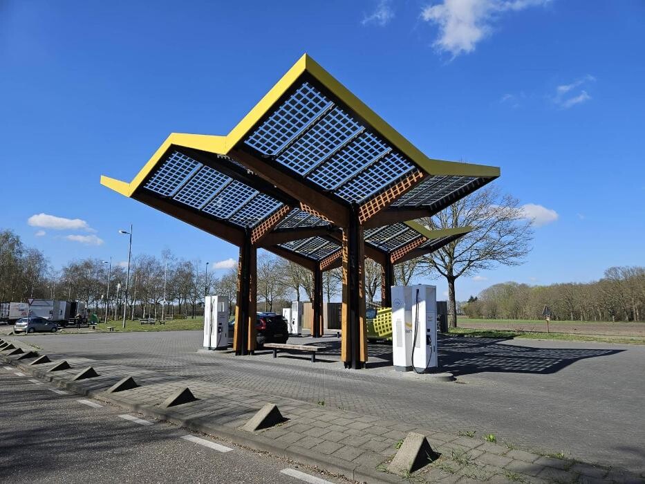 Foto's Fastned Charging Station