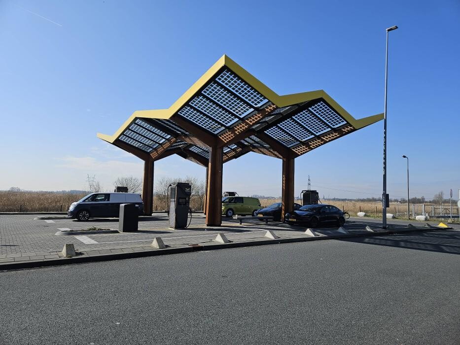 Foto's Fastned Charging Station