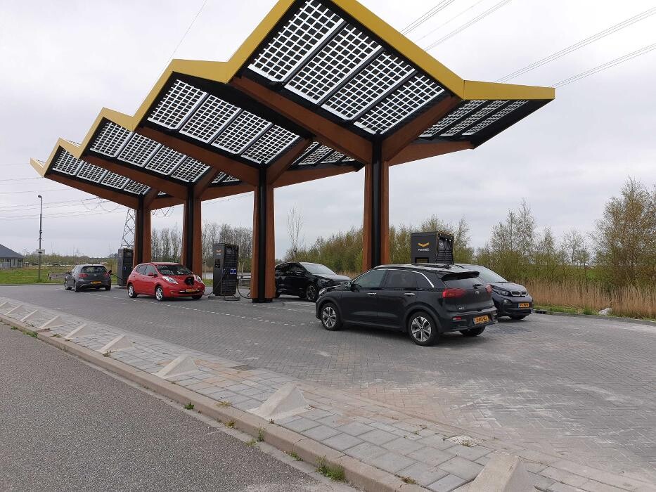 Foto's Fastned Charging Station