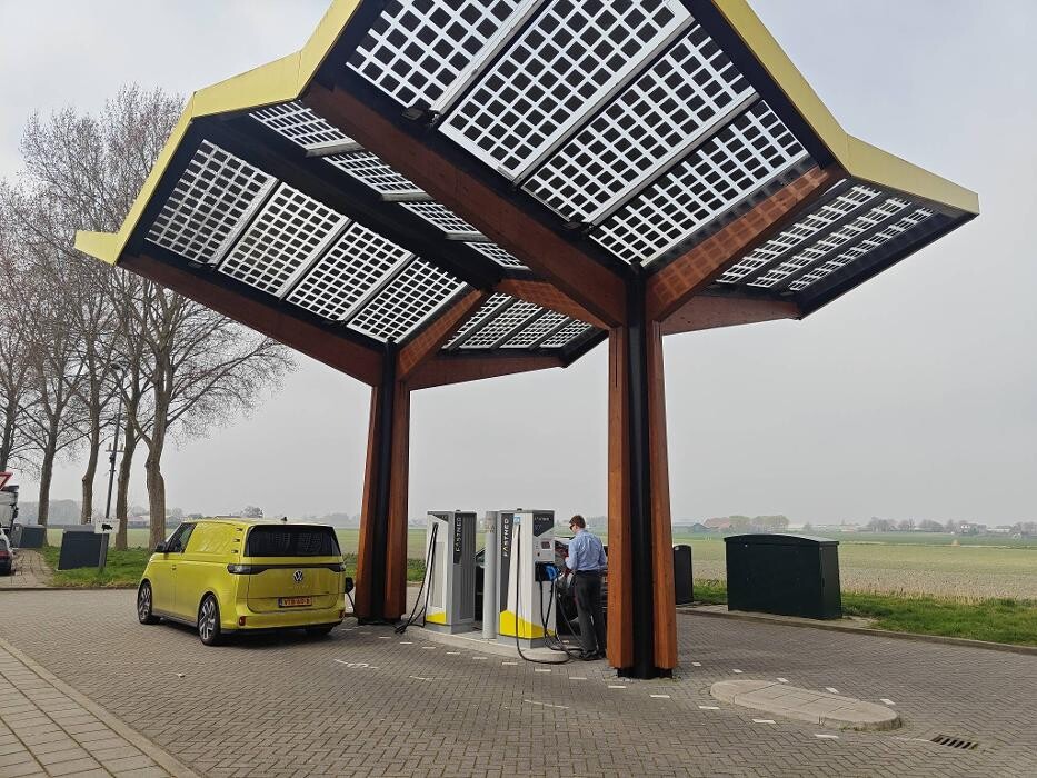 Foto's Fastned Charging Station