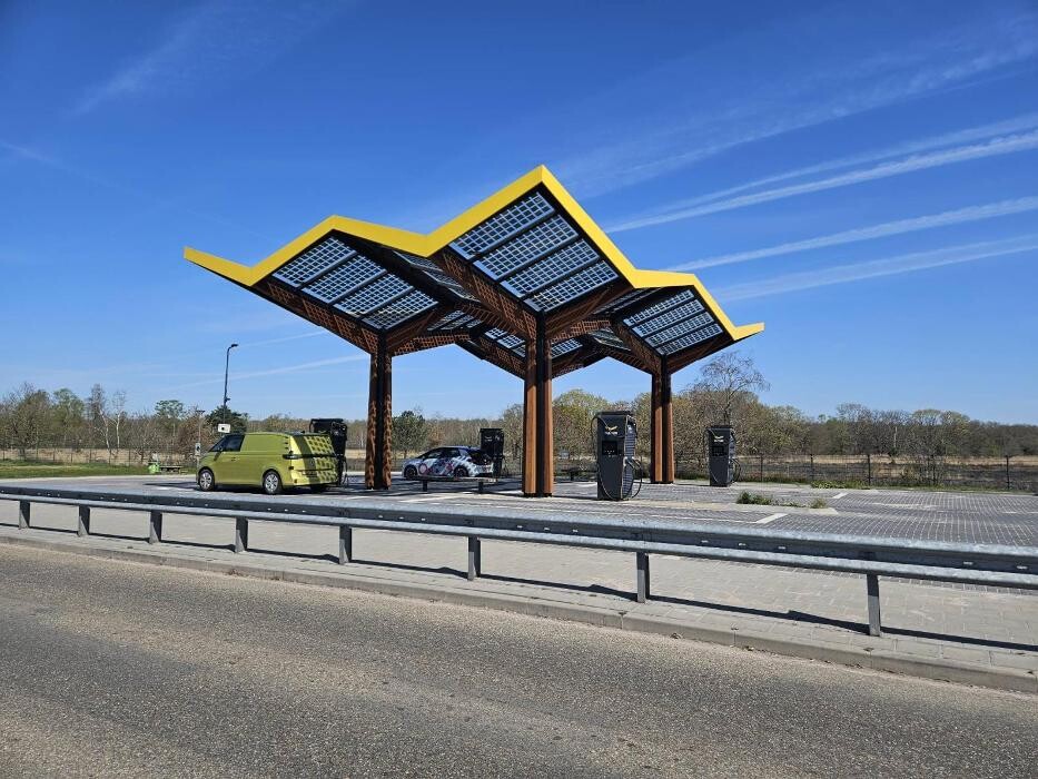 Foto's Fastned Charging Station