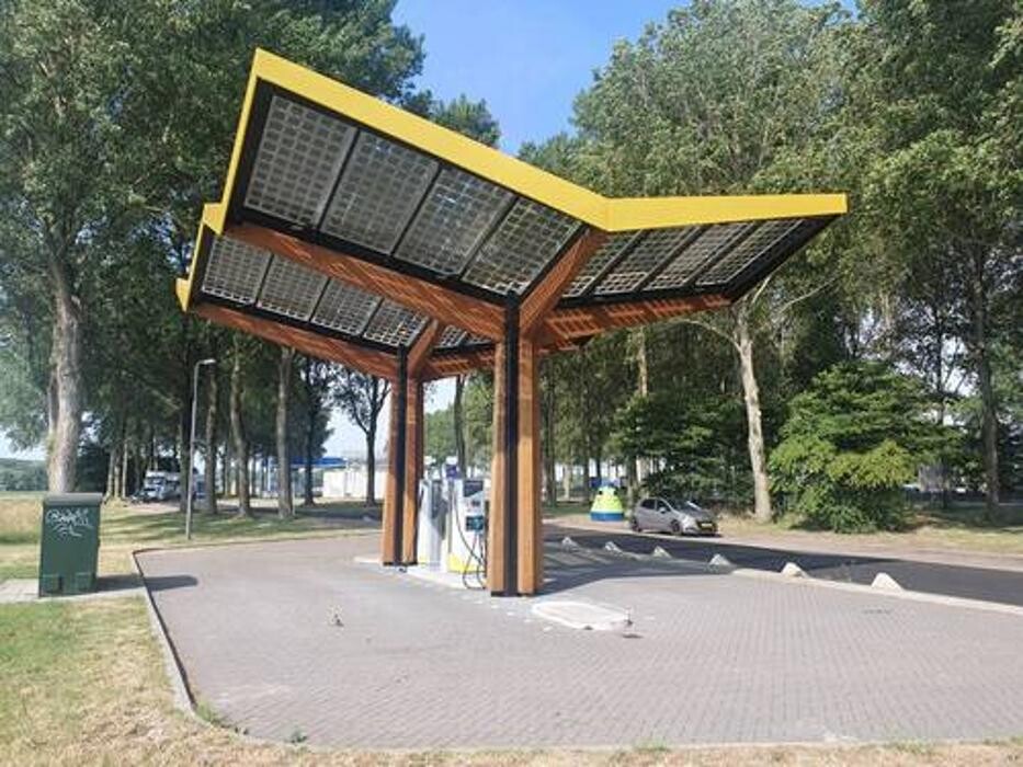 Foto's Fastned Charging Station