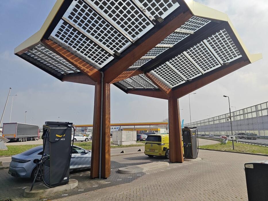 Foto's Fastned Charging Station