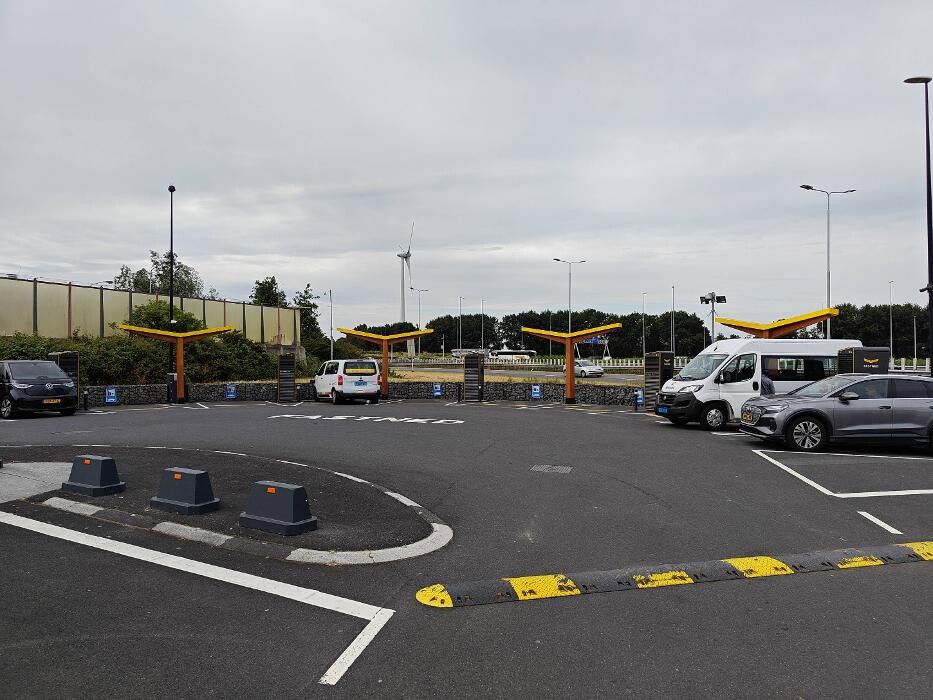 Foto's Fastned Charging Station