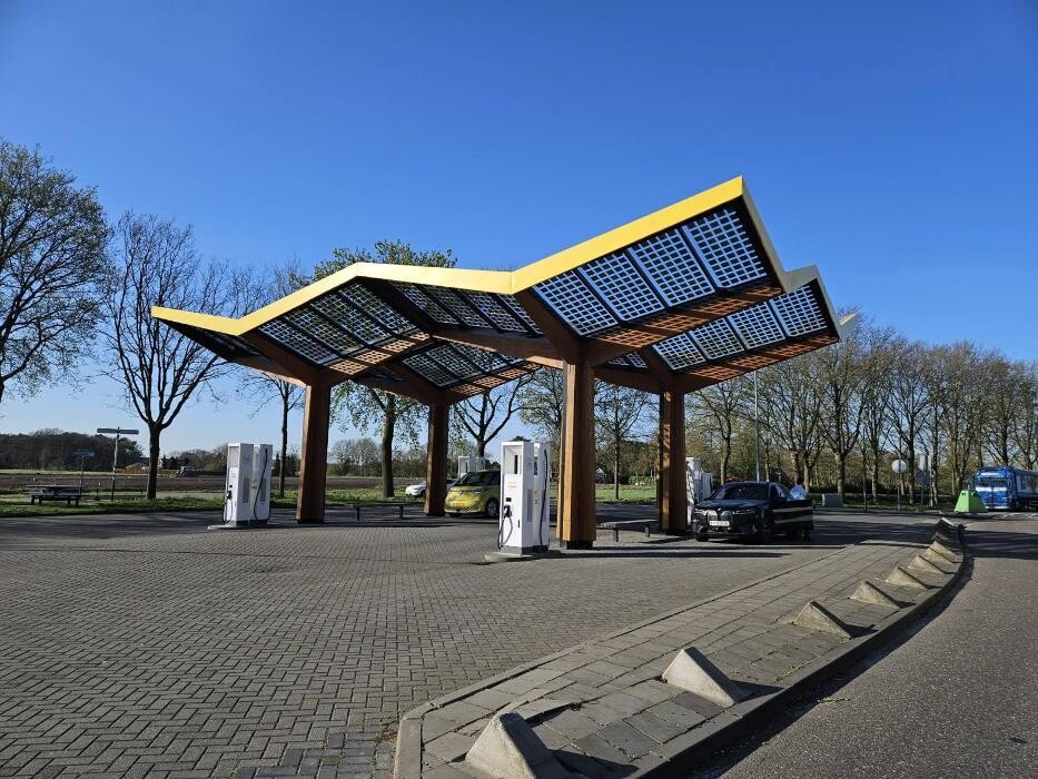 Foto's Fastned Charging Station