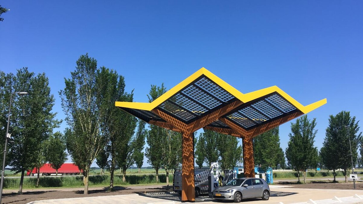 Foto's Fastned Charging Station