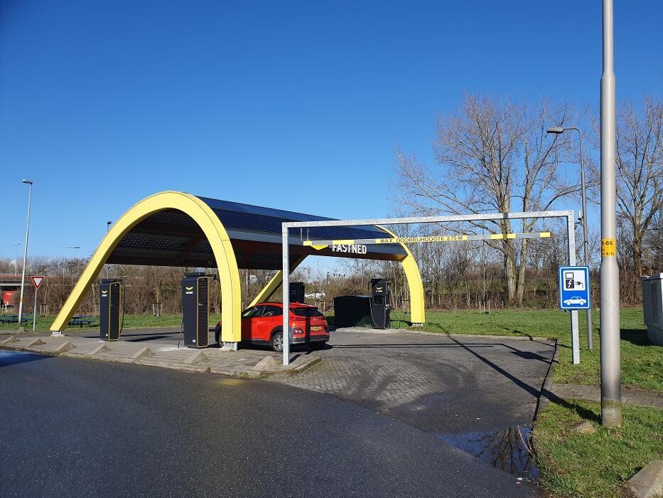 Foto's Fastned Charging Station