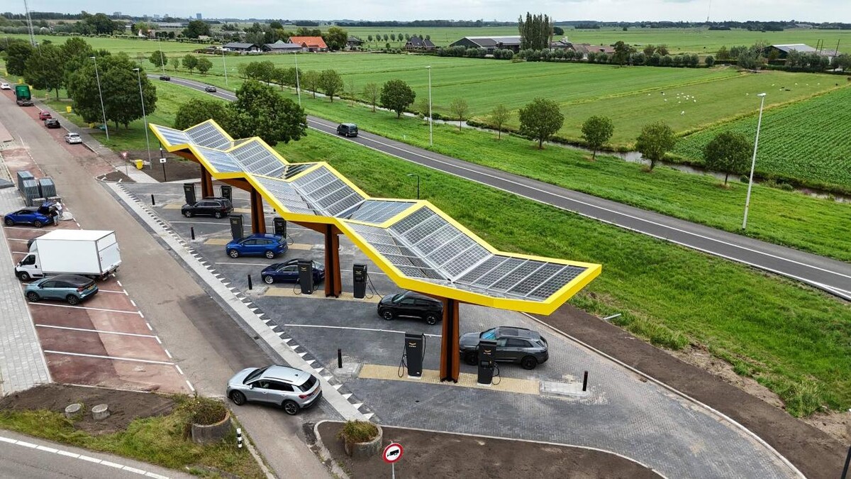 Foto's Fastned Charging Station