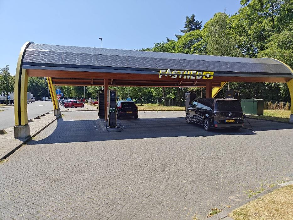 Foto's Fastned Charging Station