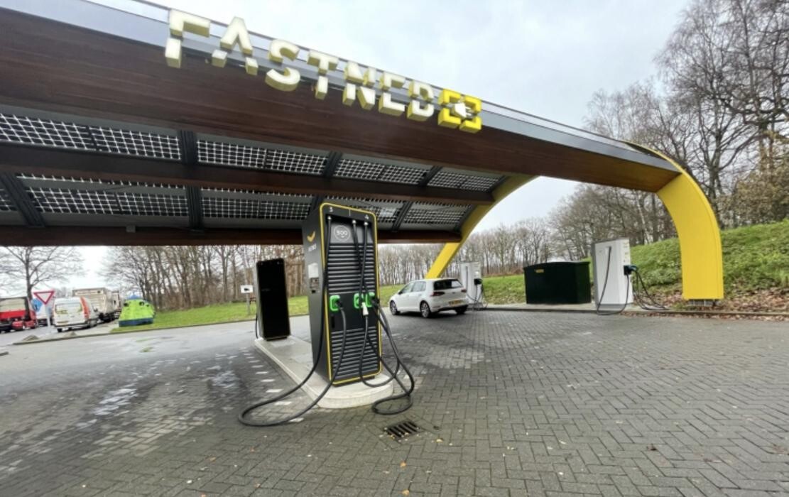 Foto's Fastned Charging Station