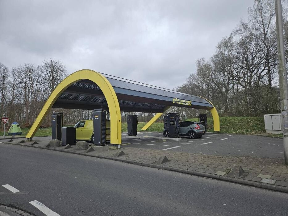 Foto's Fastned Charging Station