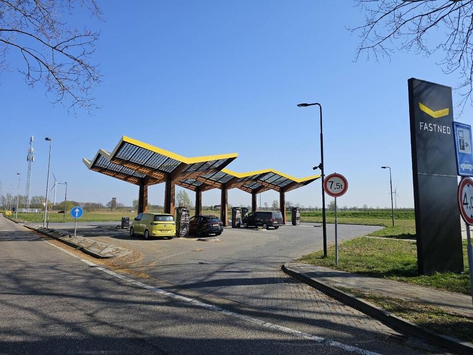 Foto's Fastned Charging Station