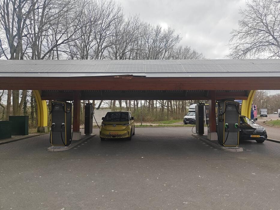 Foto's Fastned Charging Station
