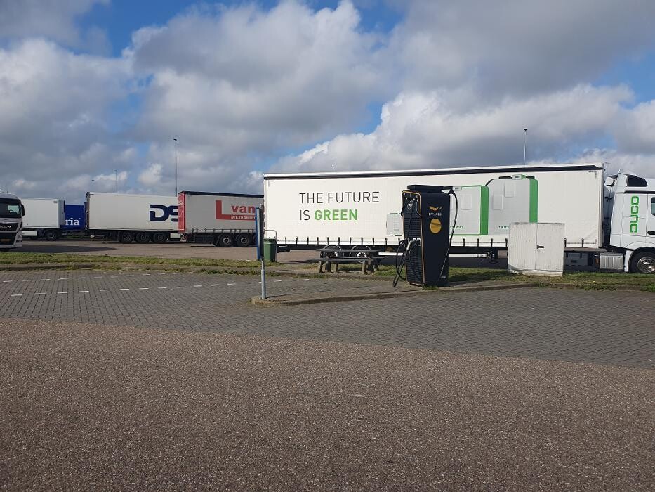Foto's Fastned Charging Station