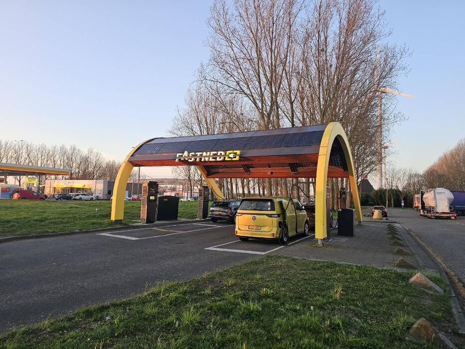 Foto's Fastned Charging Station
