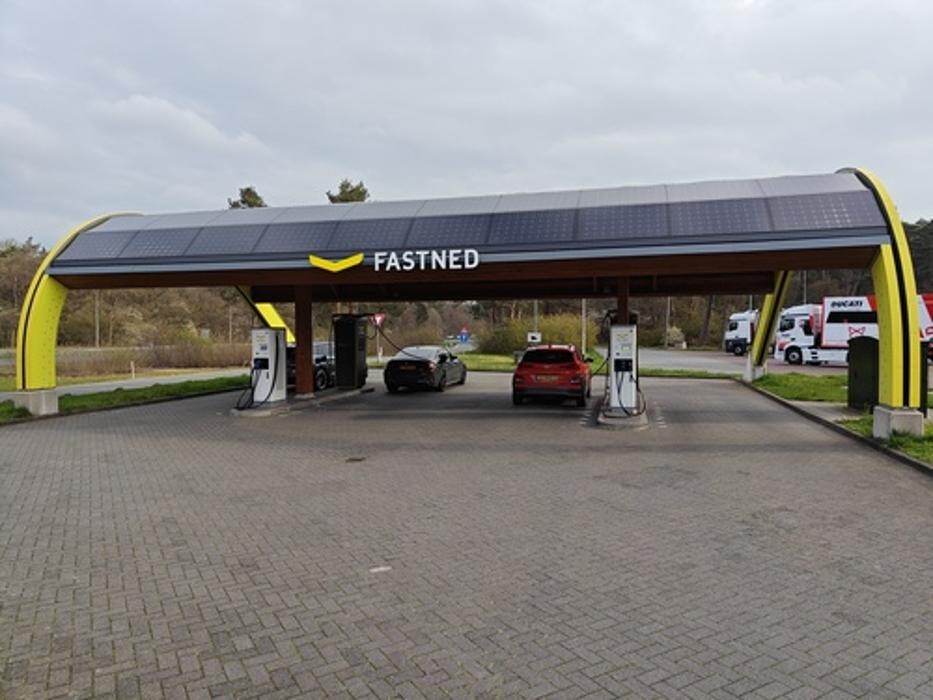Foto's Fastned Charging Station