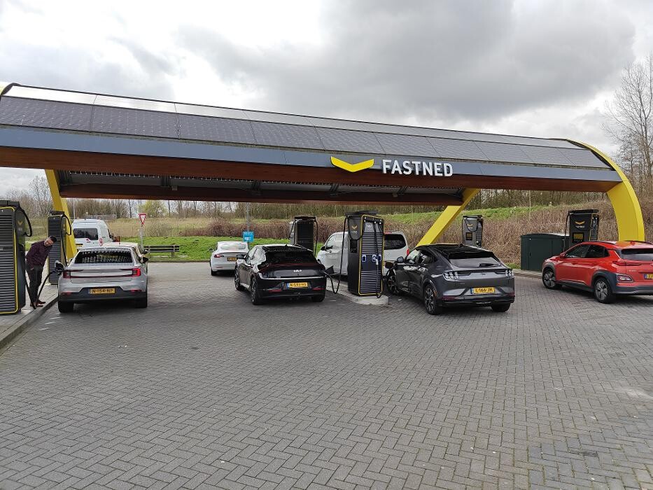 Foto's Fastned Charging Station