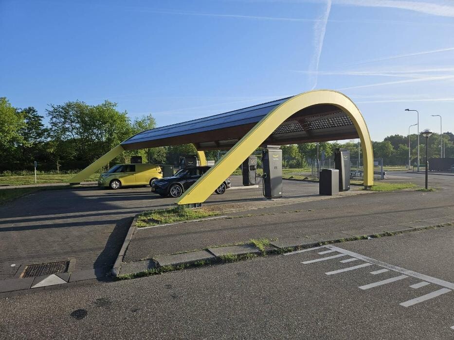 Foto's Fastned Charging Station