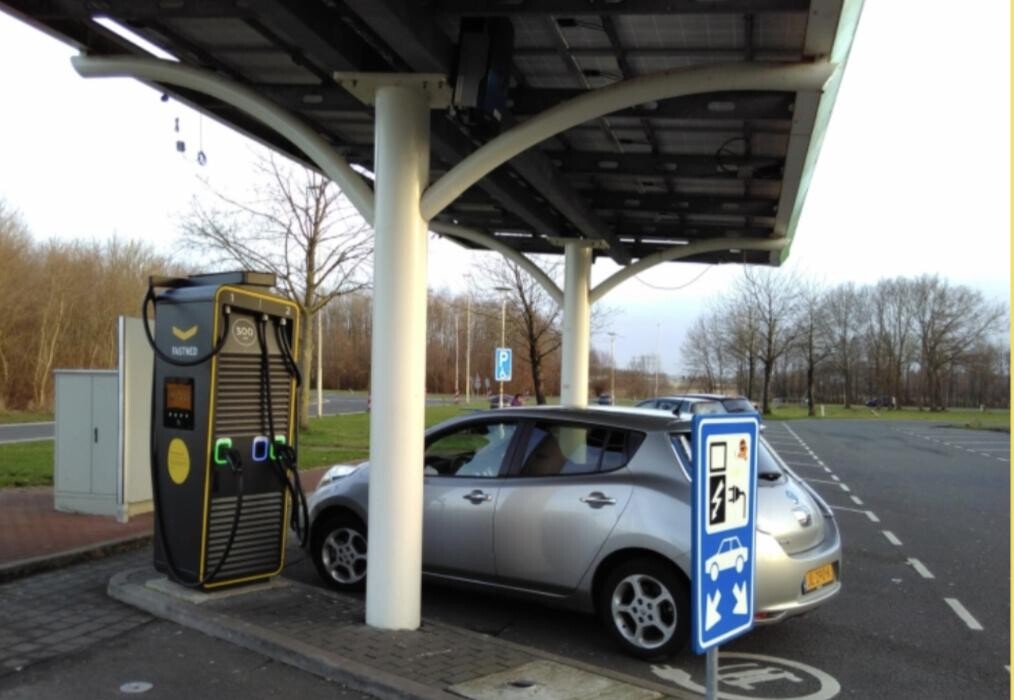 Foto's Fastned Charging Station