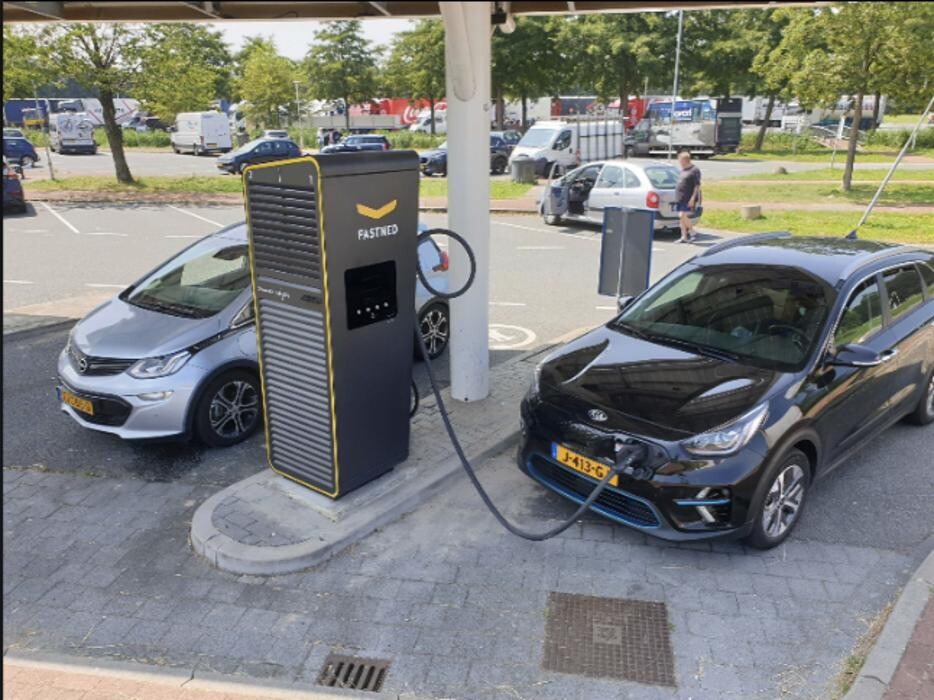 Foto's Fastned Charging Station