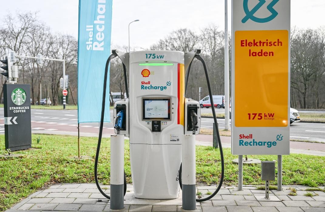 Foto's Shell Recharge Charging Station
