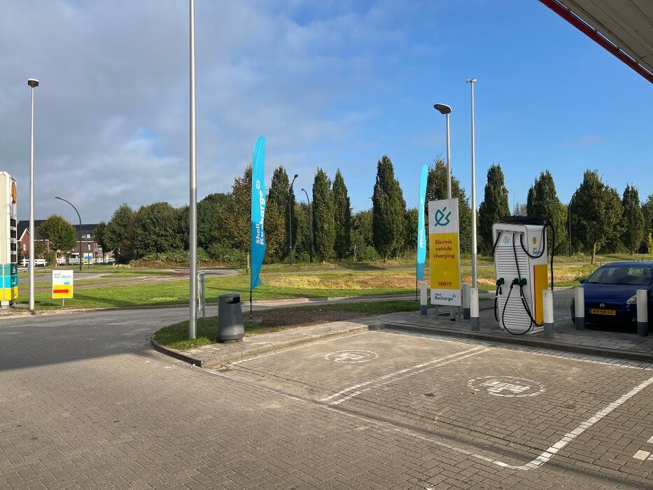 Foto's Shell Recharge Charging Station